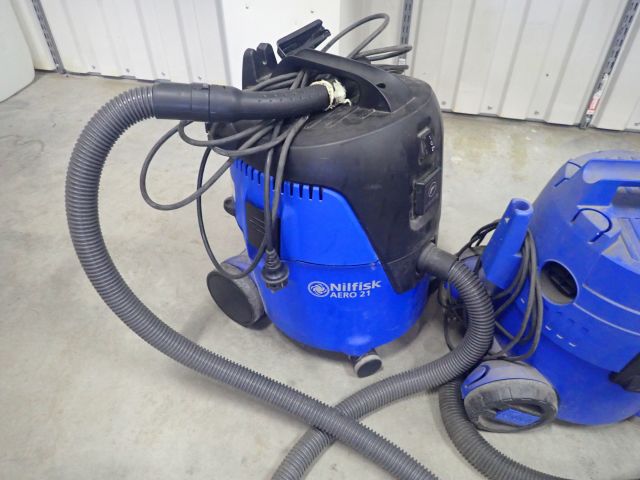 577598-2 2nd Nilfisk rough vacuum cleaner