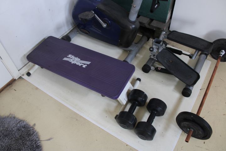 590420-2 Stegmaskin, träningscykel, hantlar, stegbräda