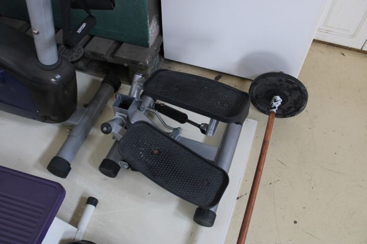 590420-3 Stegmaskin, träningscykel, hantlar, stegbräda