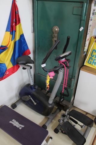 590420-4 Stegmaskin, träningscykel, hantlar, stegbräda