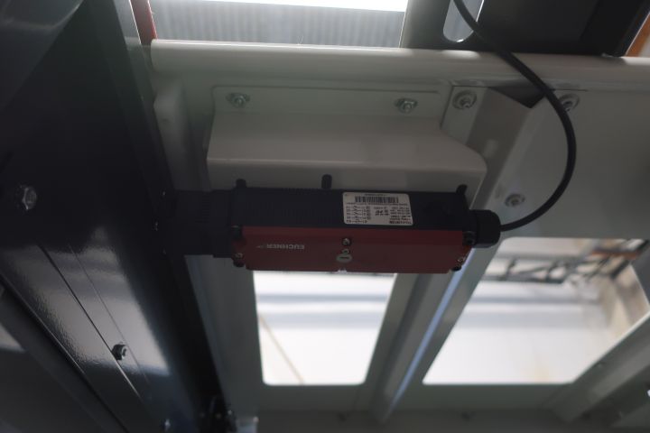 594753-11 CNC milling machine HAAS TM1P