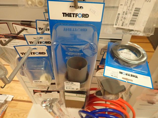 577670-11 Large lot with water and drainage details for caravan / motorhome