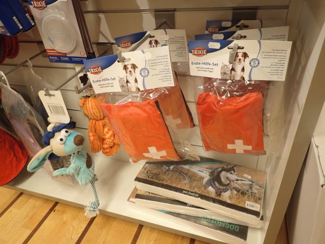 577692-14 Large lot with dog products etc.