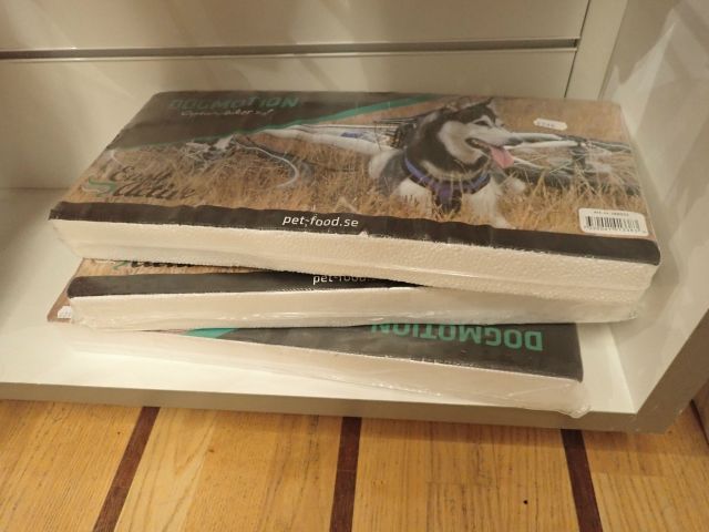 577692-16 Large lot with dog products etc.