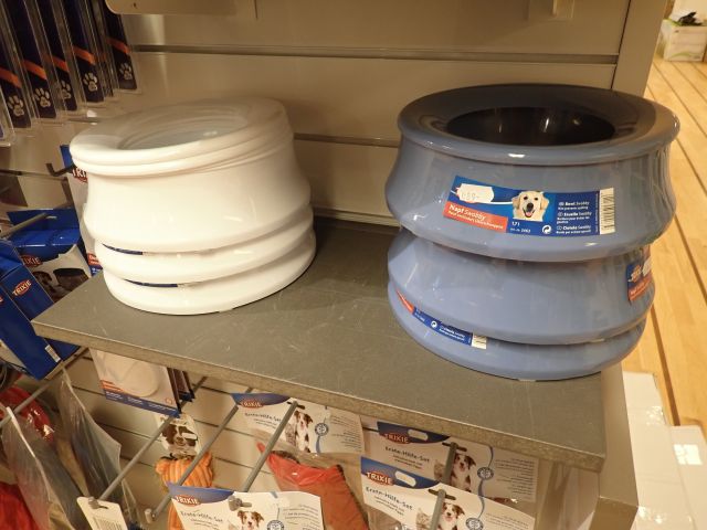 577692-17 Large lot with dog products etc.