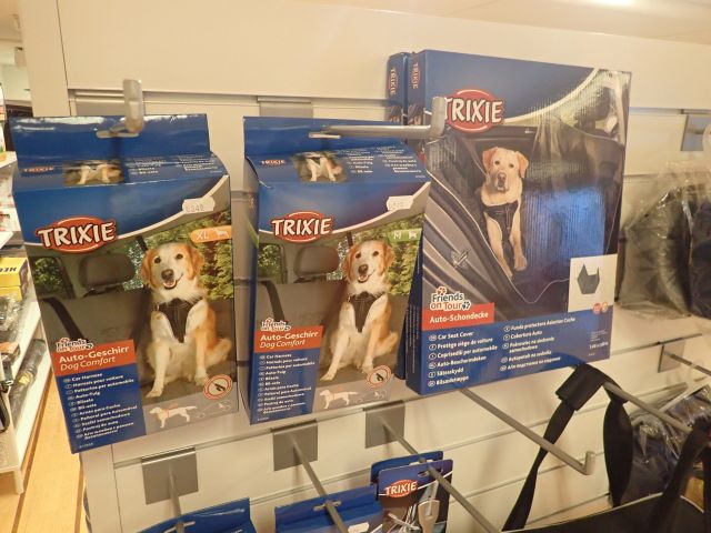 577692-18 Large lot with dog products etc.