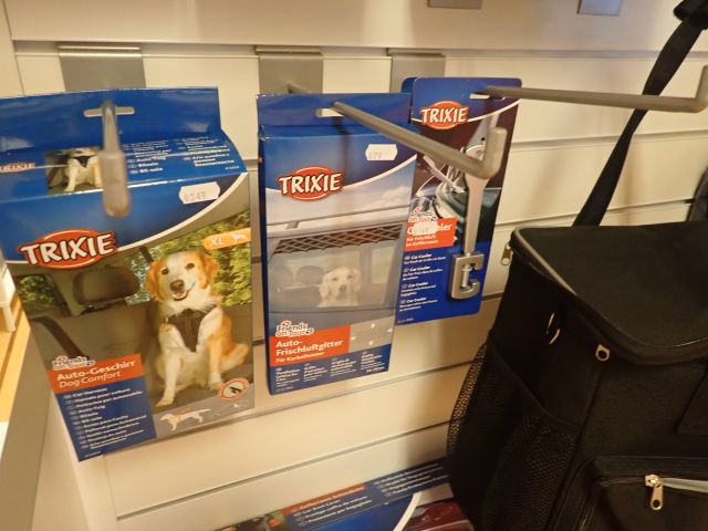 577692-19 Large lot with dog products etc.