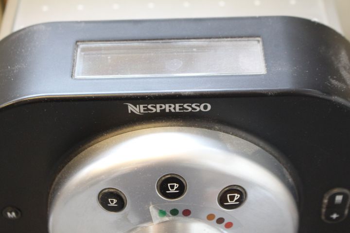 550405-4 Nespresso machine 703 / CS100 and Cappucino machine with accessories