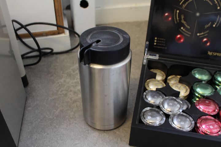 550405-12 Nespresso machine 703 / CS100 and Cappucino machine with accessories