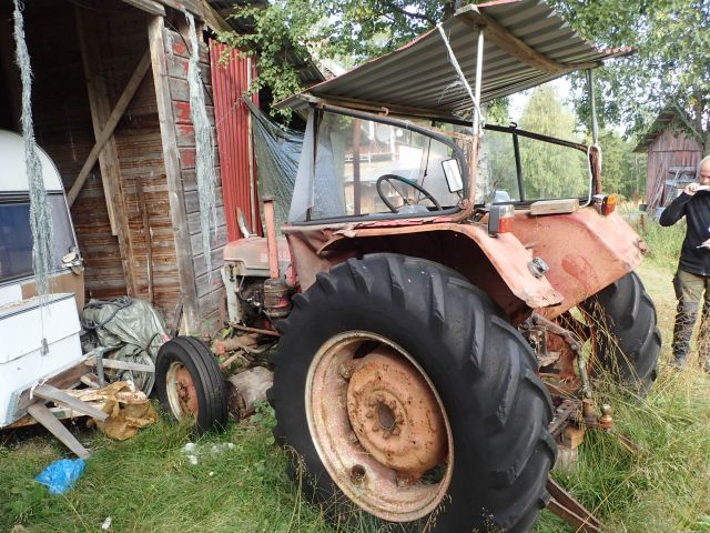 519623-3 Tractor MC Cormick International -54 Reg No: APL540. Repair object. No reservation.