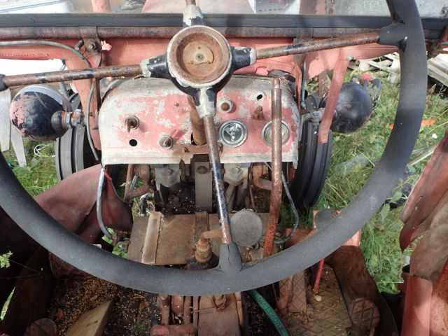 519623-7 Tractor MC Cormick International -54 Reg No: APL540. Repair object. No reservation.