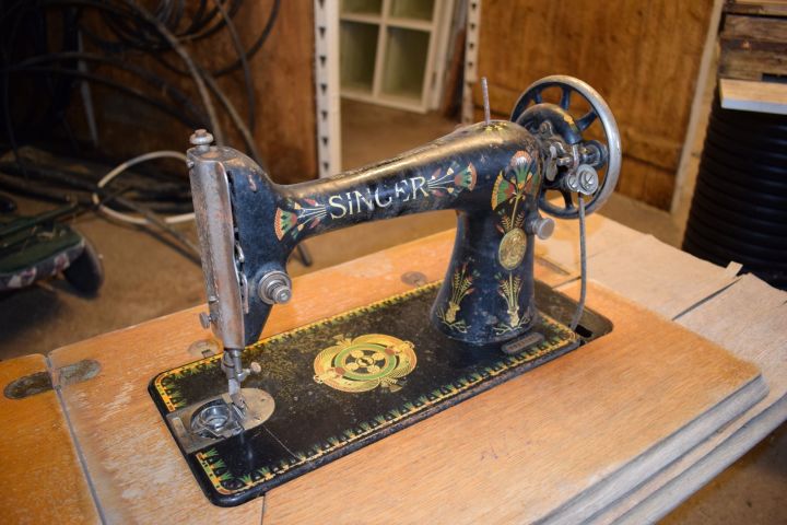 559848-2 Pedal Sewing Machine