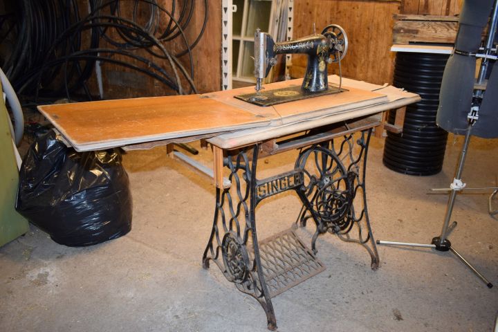 559848-3 Pedal Sewing Machine