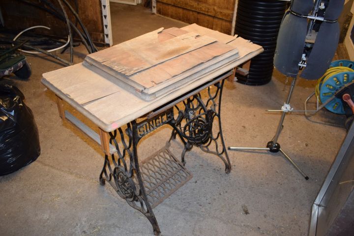 559848-4 Pedal Sewing Machine