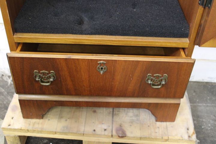 589056-5 Coat of arms, 6 compartments