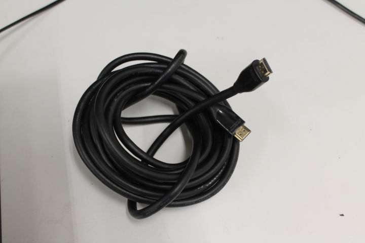 550096-11 Sony Playstation PS4 with controls and games