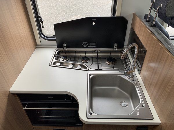 596624-16 Husbil Sun Living S 75 SC 150hk -18 RNY649