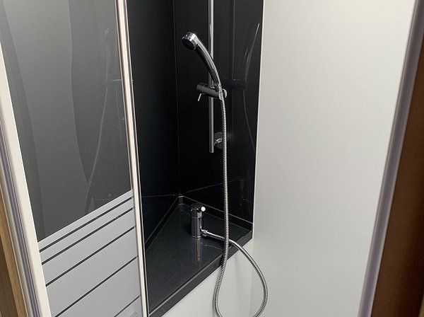 596624-26 Husbil Sun Living S 75 SC 150hk -18 RNY649