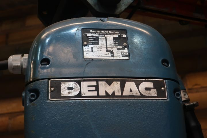 580825-8 Pillar crane Demag 500kg