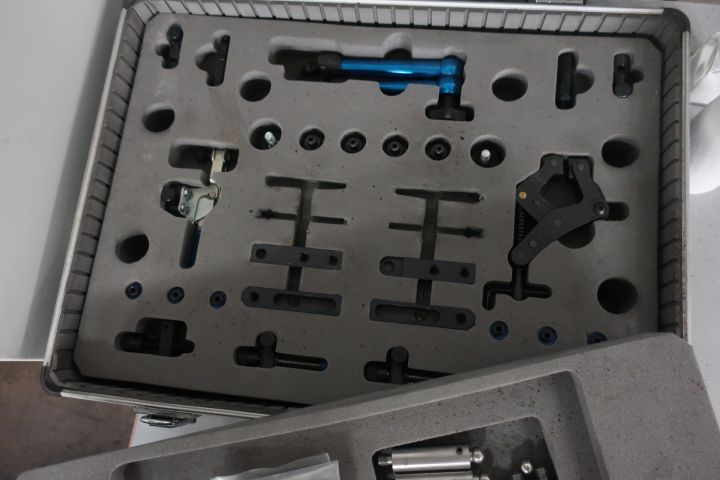 580896-13 Measuring arm on table, ROMER SIGMA 2018