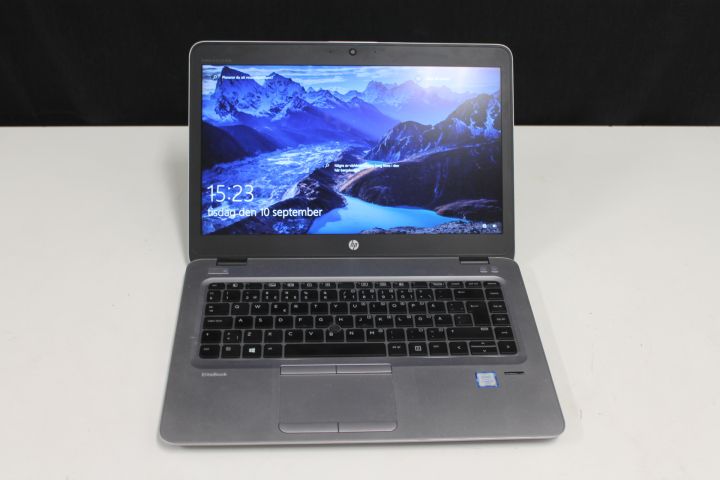 550101-3 HP EliteBook 840 G3 with charger and dock