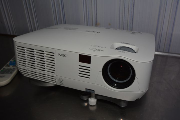 597535-2 Projector NEC V230X