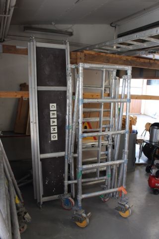 595831-1 Indoor scaffolding on wheels