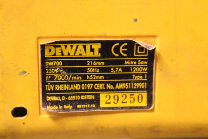 595857-3 Hood / Gauge DeWalt DW700