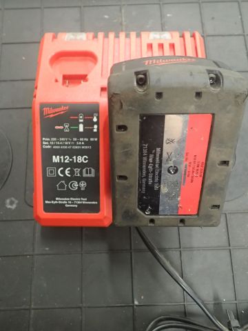 577865-4 Milwaukee battery operated nut knocker