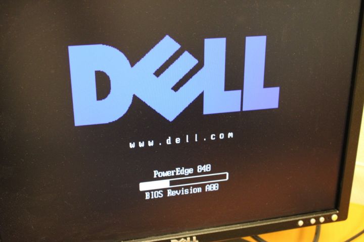 547646-2 Serverdator Dell PowerEdge 840 + 2st switchar och brandvägg