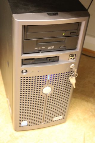 547646-3 Serverdator Dell PowerEdge 840 + 2st switchar och brandvägg