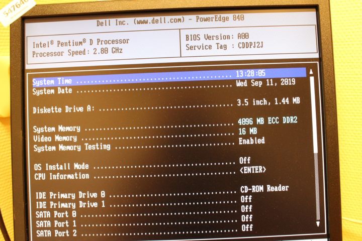 547646-11 Serverdator Dell PowerEdge 840 + 2st switchar och brandvägg