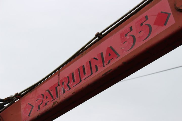 595673-18 Timmertrailer med kran Patruuna 55