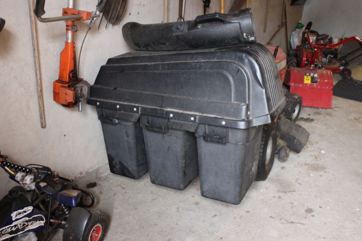 595694-10 Åkgräsklippare Jonsered LTH 15