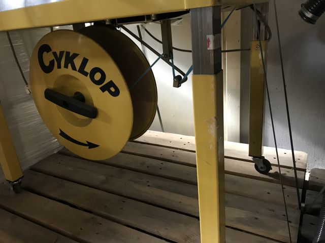 598182-4 Sivaron Strapping Machine (available  after auction)