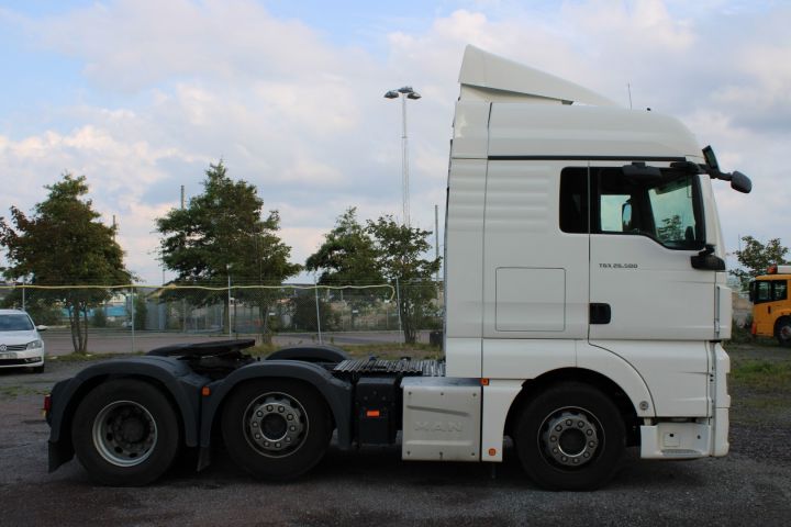 544622-4 Tractor unit MAN TGX 26,500 6x2 / 2 -17 (EURO6, approx. 20320 miles)