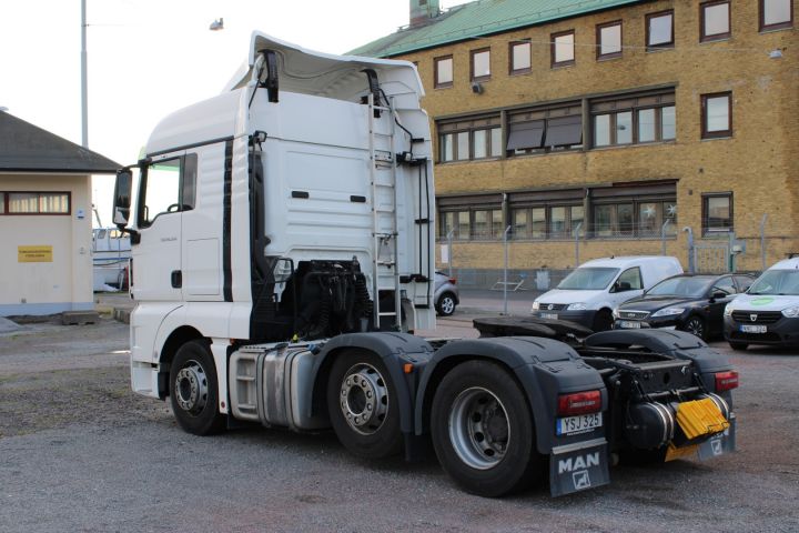 544622-7 Tractor unit MAN TGX 26,500 6x2 / 2 -17 (EURO6, approx. 20320 miles)
