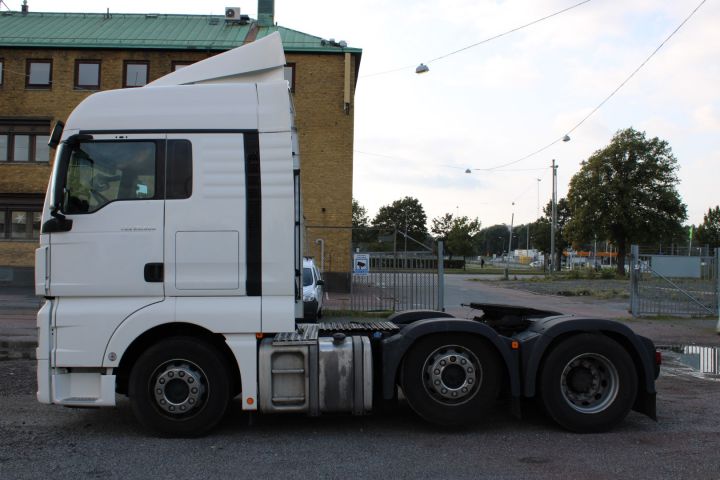 544622-8 Tractor unit MAN TGX 26,500 6x2 / 2 -17 (EURO6, approx. 20320 miles)