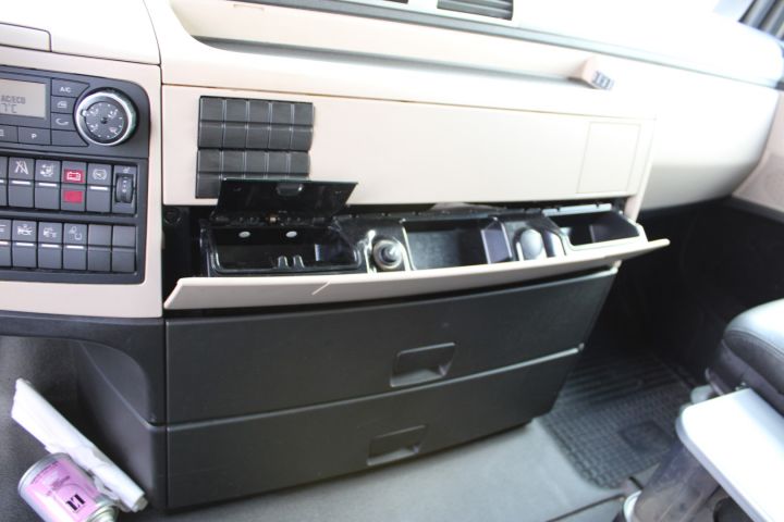 544622-32 Tractor unit MAN TGX 26,500 6x2 / 2 -17 (EURO6, approx. 20320 miles)