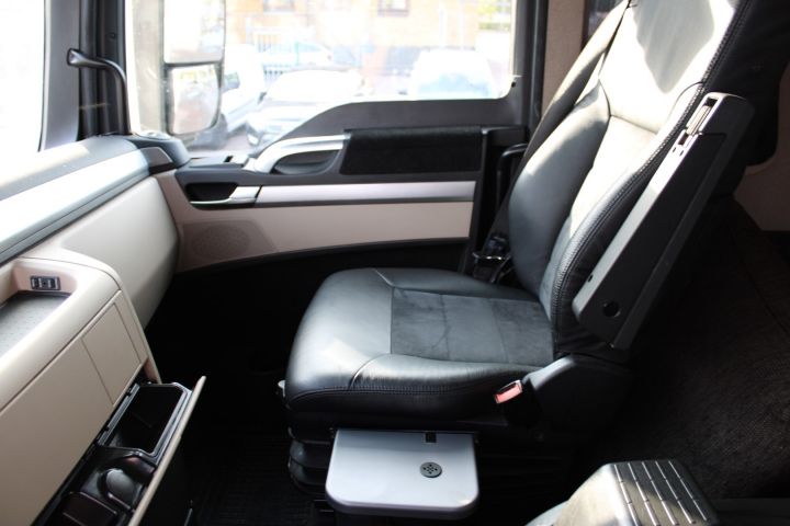 544622-41 Tractor unit MAN TGX 26,500 6x2 / 2 -17 (EURO6, approx. 20320 miles)