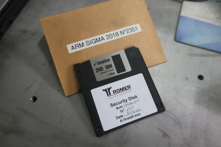 580896-30 Measuring arm on table, ROMER SIGMA 2018