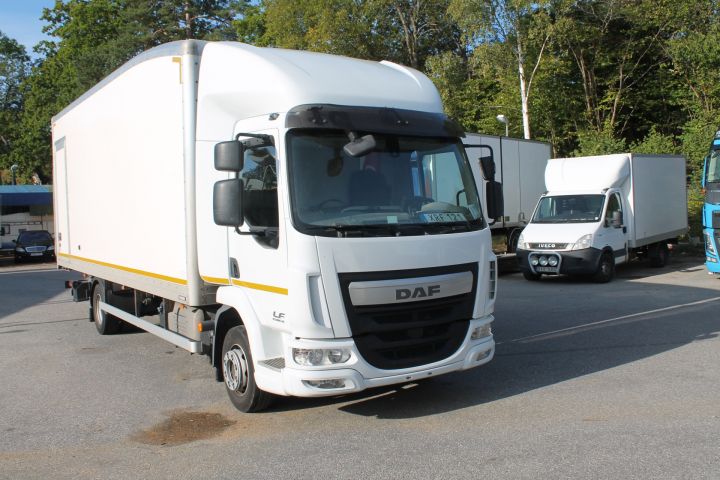 601890-13 DAF LF Aerobody -2017 84201 km  Reg.nr: XRF121