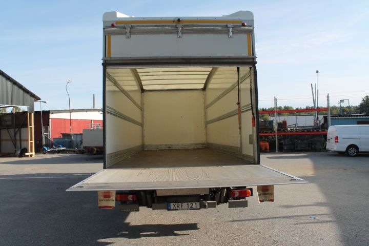 601890-29 DAF LF Aerobody -2017 84201 km  Reg.nr: XRF121