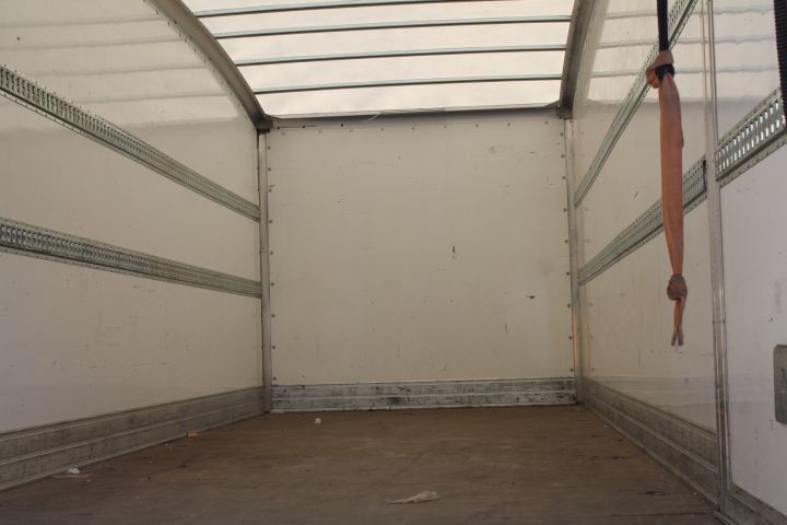 601890-32 DAF LF Aerobody -2017 84201 km  Reg.nr: XRF121