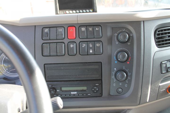 601890-45 DAF LF Aerobody -2017 84201 km  Reg.nr: XRF121