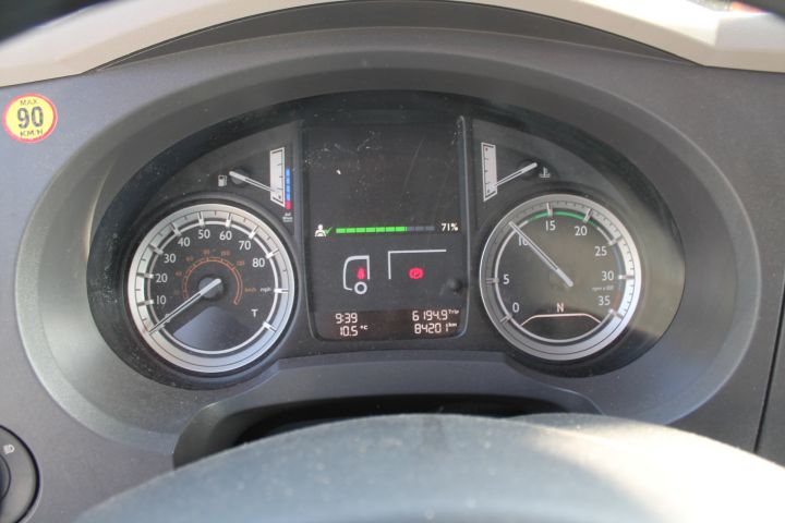 601890-48 DAF LF Aerobody -2017 84201 km  Reg.nr: XRF121