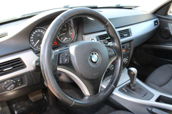 593543-11 BMW 330d Touring Automatic, 231hp, 2007