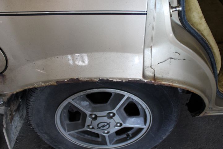 602154-18 Opel Senator 3.0 Automati, 180hk -1981