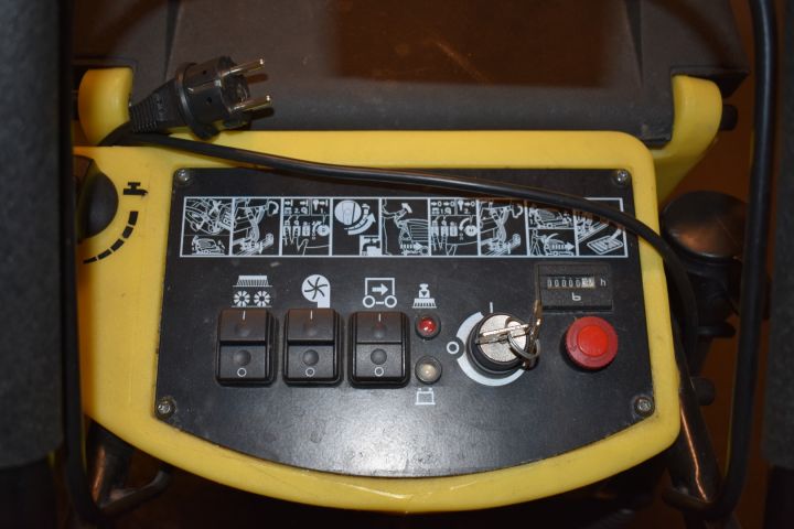 572002-7 Combine harvester Kärcher BR 530 T