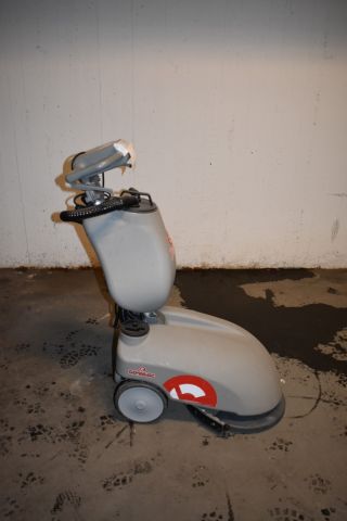 572024-4 Kombiskurmaskin Comac Vispa 35B